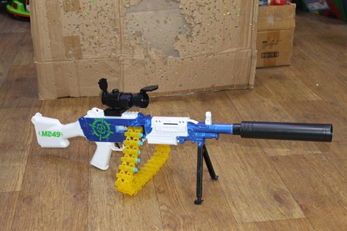 Детский автомат пулемет M249 (DR038B)​ с оптическим прицелом на аккумуляторе с режимом автоматической стрельбы, мягкие патроны